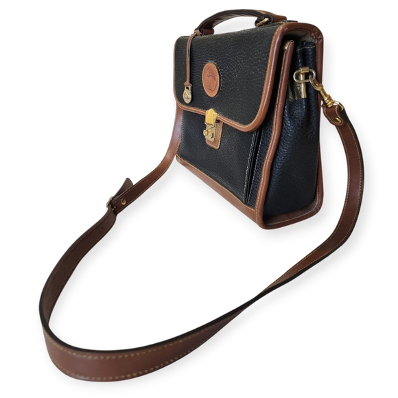 Vintage Dooney & Bourke All Weather Pebbled Leather Calvary Body Bag With Key - Picture 16 of 16